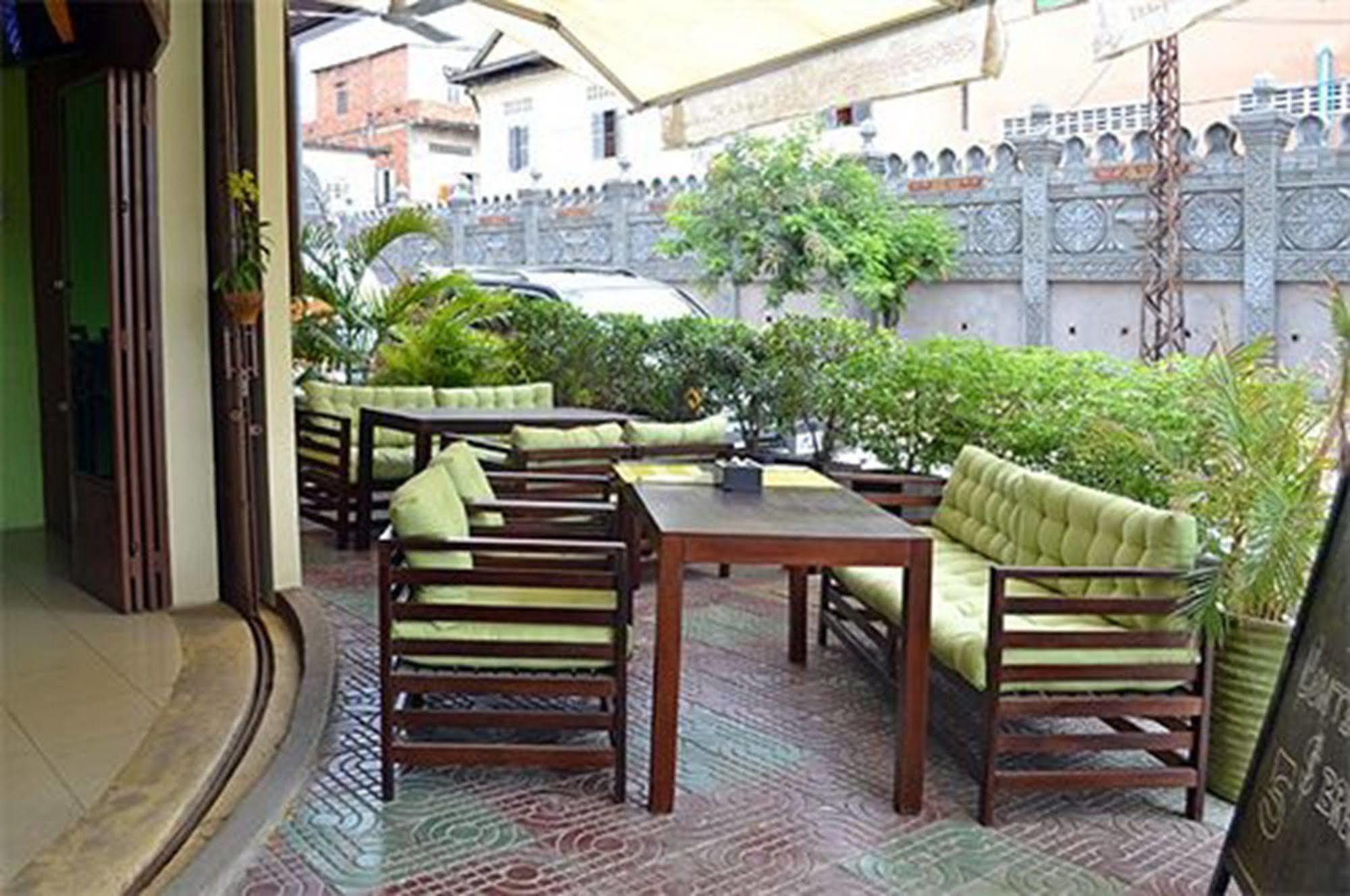 Cyclo Hotel-Bar-Restaurant Phnom Penh Eksteriør billede